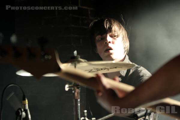 WHITE LIES - 2009-03-09 - PARIS - La Maroquinerie - 